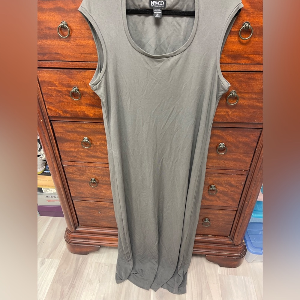 Sleeveless dress